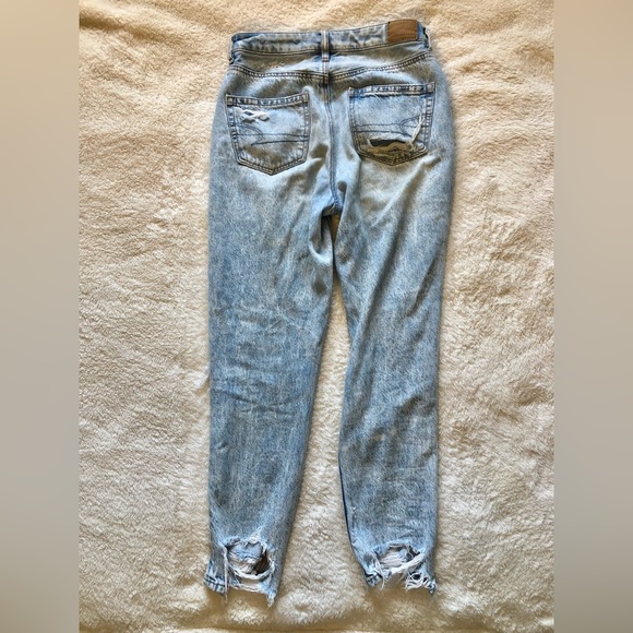 AE Distressed Mom Jean. - Picture 10 of 16